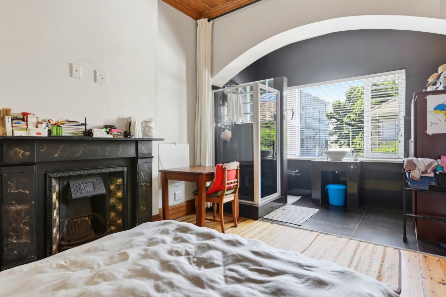 6 Bedroom Property for Sale in Green Point Western Cape